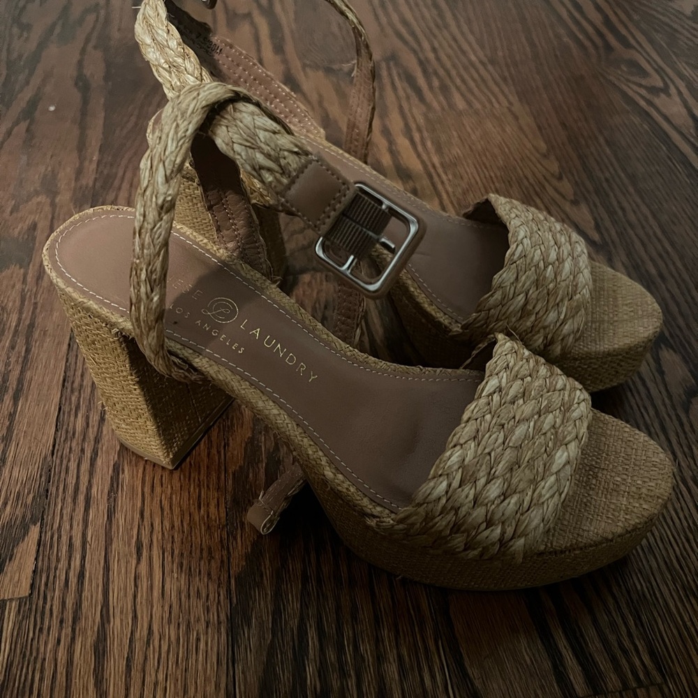 California Laundry rattan block sandals. Size 7.5.